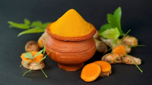 curcumin is a phytochemical present in turmeric uses